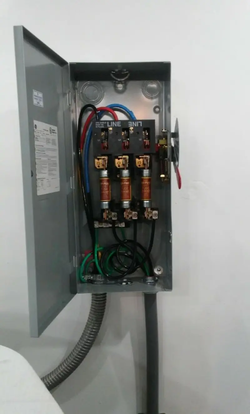 Three-phase disconnect switch installed for Smoke Detector Installation in Plant City